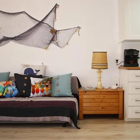 At151 Flat With Airco,building In Front Of The 托里代巴拉